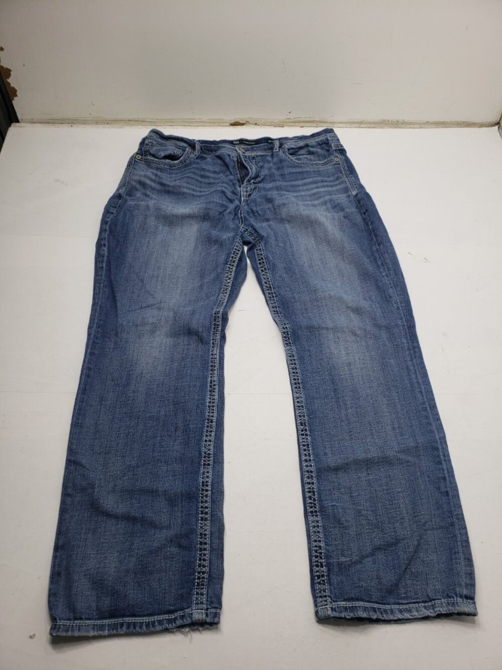 BKE Tyler Men's Jeans 38x32 Straight Leg Relaxed Fit Distressed Blue ABS23214